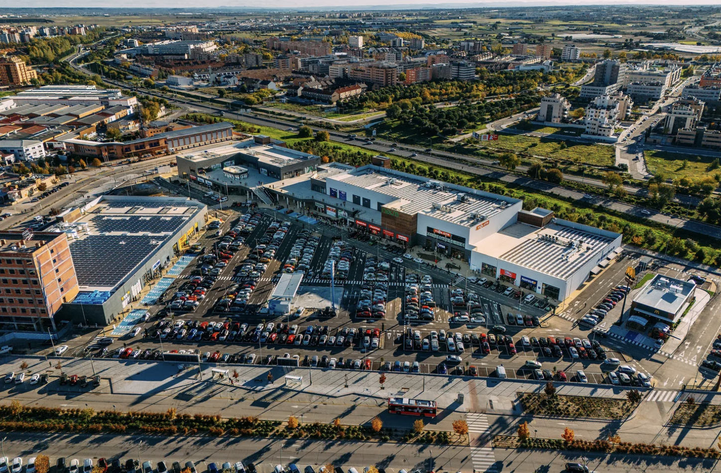 Aberdeen and Irish Life acquire Nexum Retail Park