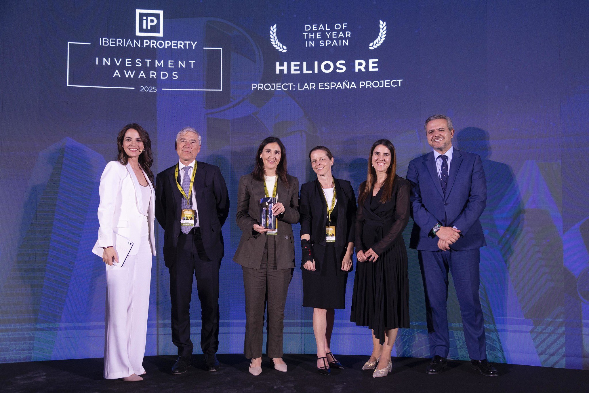 HINES AND GRUPO LAR ON STAGE RECEIVING THE "DEAL OF THE YEAR IN SPAIN" TROPHY